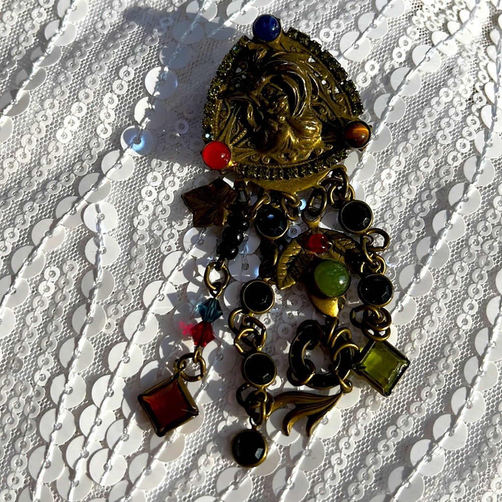 Vintage Sorrelli Victorian brooch
